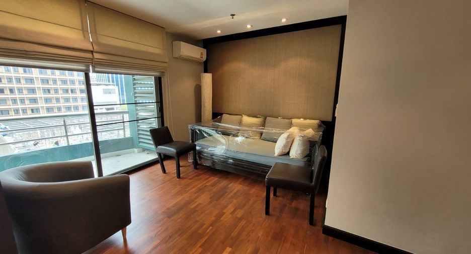 For rent 3 bedrooms condo in Pathum Wan, Bangkok