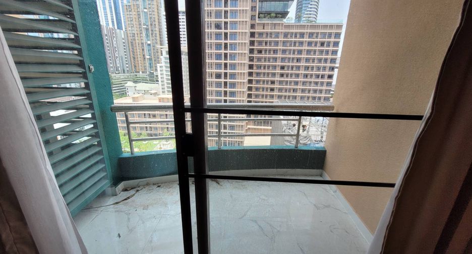 For rent 3 bedrooms condo in Pathum Wan, Bangkok