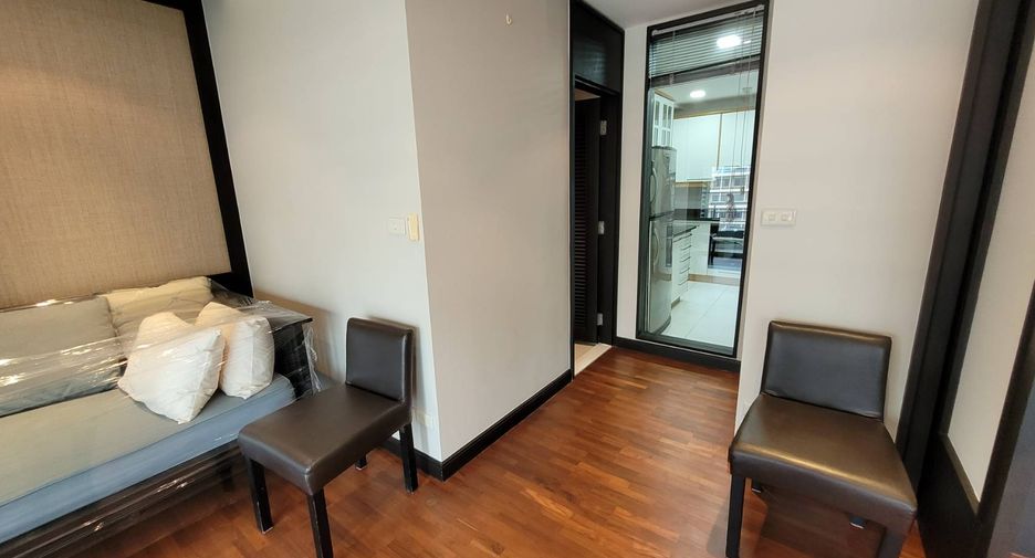 For rent 3 bedrooms condo in Pathum Wan, Bangkok