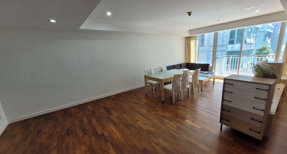 For rent 3 bedrooms condo in Khlong Toei, Bangkok