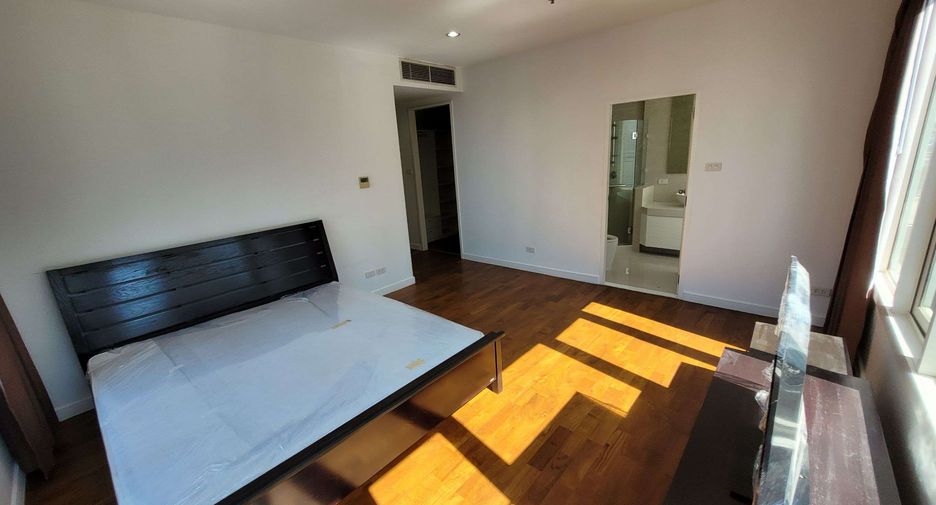 For rent 3 bedrooms condo in Khlong Toei, Bangkok
