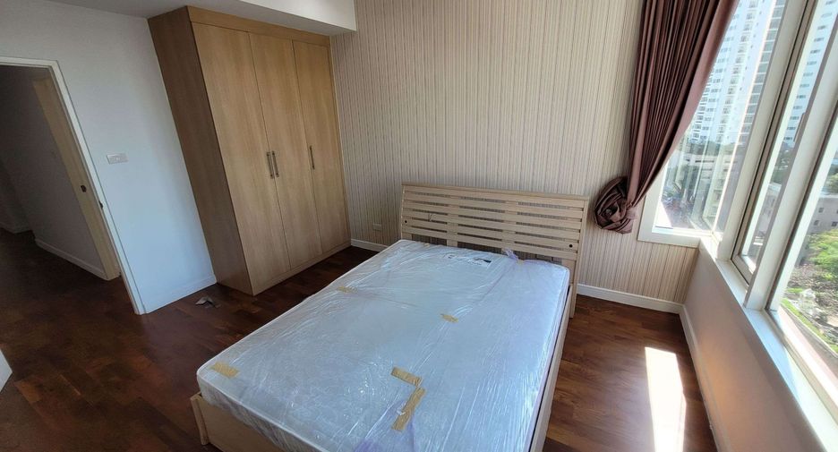 For rent 3 bedrooms condo in Khlong Toei, Bangkok