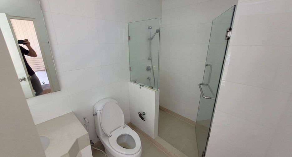 For rent 3 bedrooms condo in Khlong Toei, Bangkok
