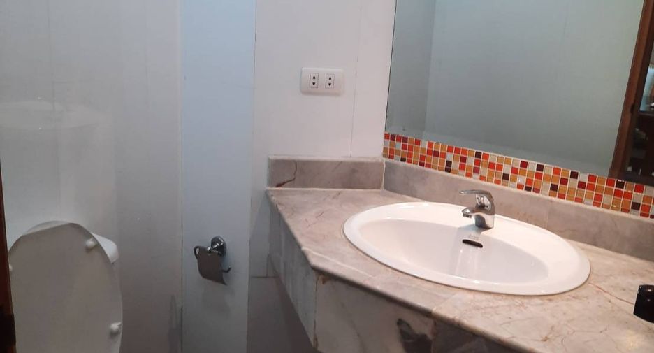 For rent 3 bedrooms condo in Watthana, Bangkok