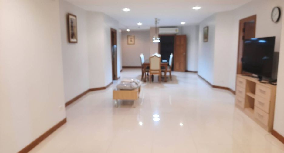 For rent 3 bedrooms condo in Watthana, Bangkok