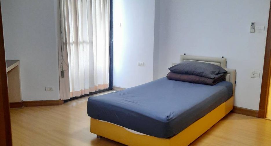 For rent 3 bedrooms condo in Watthana, Bangkok