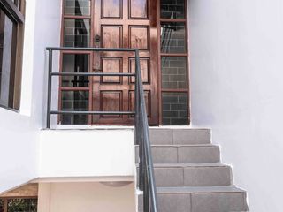 Reihenhaus zur Miete mit 3 Zimmer in Khlong Toei, Bangkok