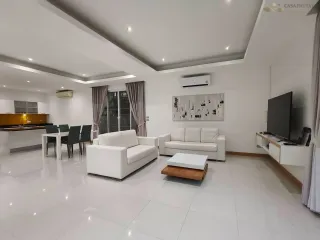 À louer 3 chambres villa à Bang Lamung, Chonburi