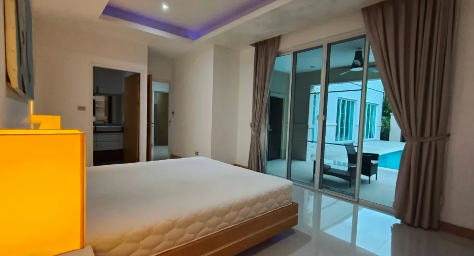 À louer 3 chambres villa à Bang Lamung, Chonburi