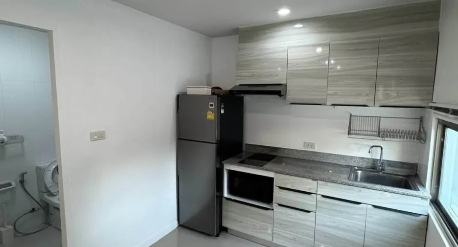 Casa adosada en alquiler de 3 habitaciones en Bang Lamung, Chonburi