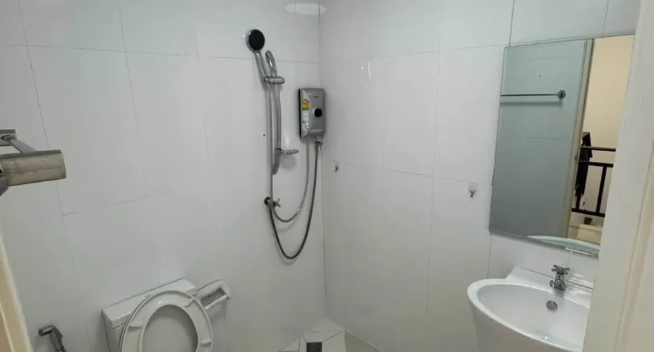 Casa adosada en alquiler de 3 habitaciones en Bang Lamung, Chonburi