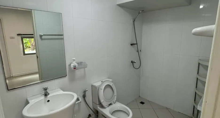 Casa adosada en alquiler de 3 habitaciones en Bang Lamung, Chonburi
