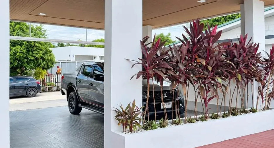 Villa zum Kauf mit 4 Zimmer in Bang Lamung, Chonburi