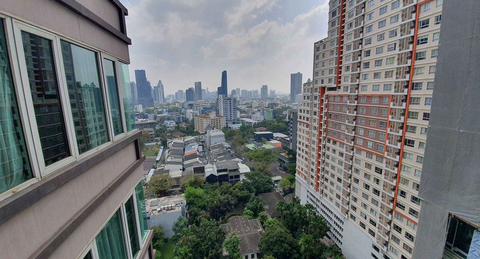 For rent 2 bedrooms condo in Khlong Toei, Bangkok