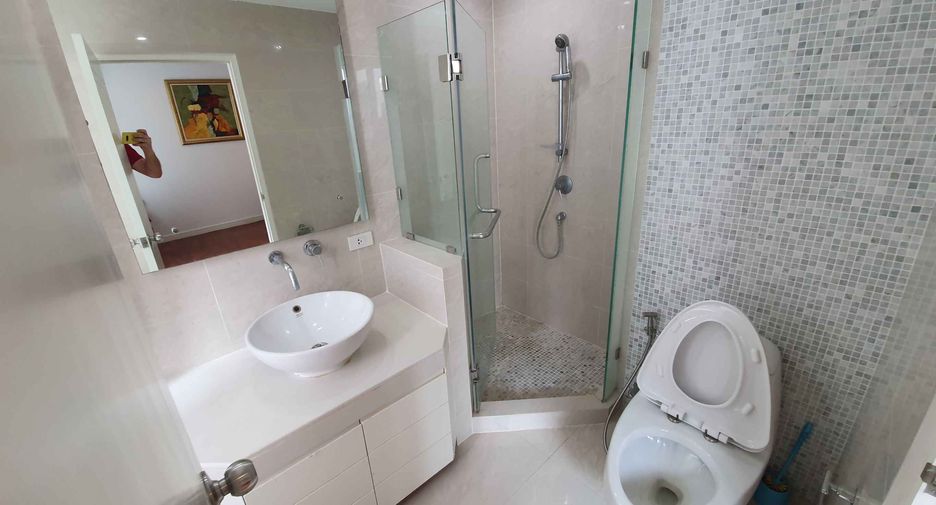 For rent 2 bedrooms condo in Khlong Toei, Bangkok