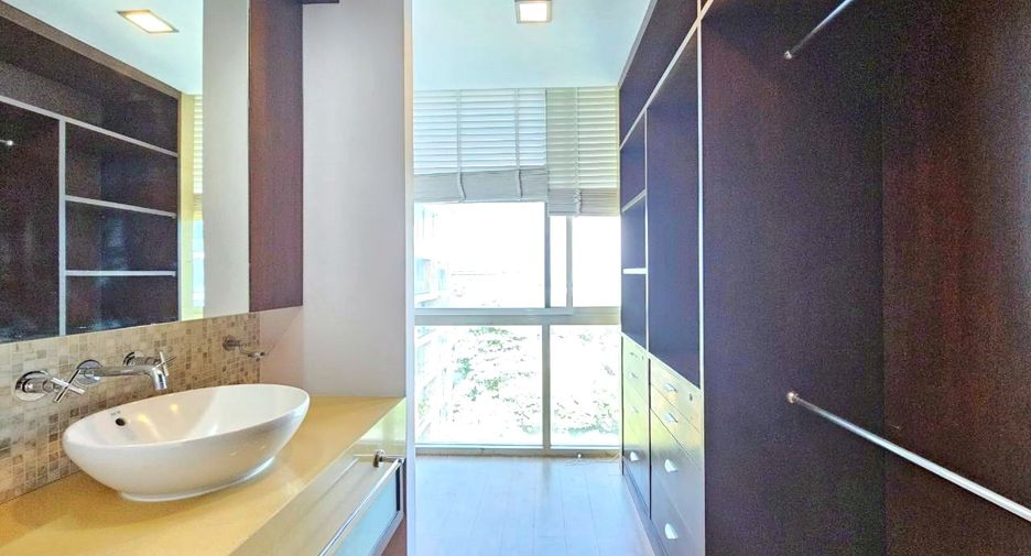 Condo en alquiler de 2 habitaciones en Khlong Toei, Bangkok
