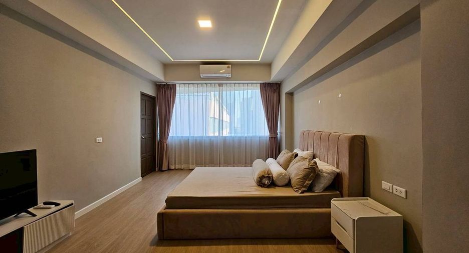 Condo en alquiler de 4 habitaciones en Khlong Toei, Bangkok