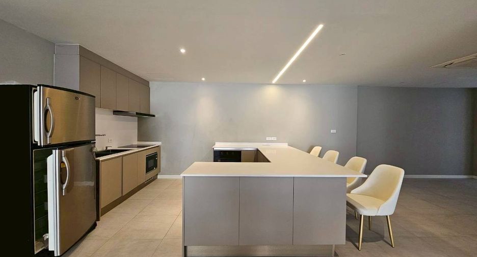 Condo en alquiler de 4 habitaciones en Khlong Toei, Bangkok