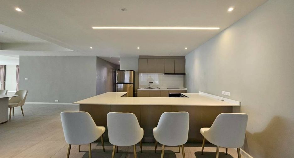 Condo en alquiler de 4 habitaciones en Khlong Toei, Bangkok