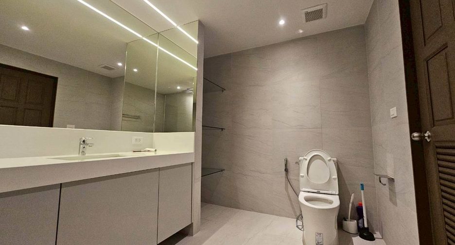 Condo en alquiler de 4 habitaciones en Khlong Toei, Bangkok