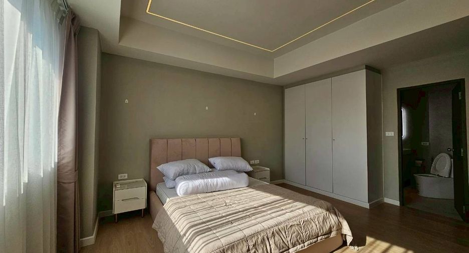 Condo en alquiler de 4 habitaciones en Khlong Toei, Bangkok
