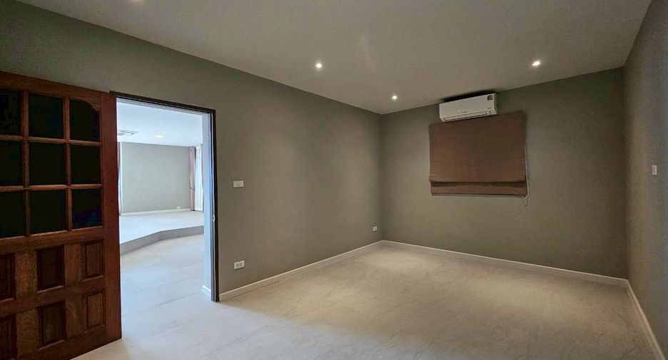 Condo en alquiler de 4 habitaciones en Khlong Toei, Bangkok