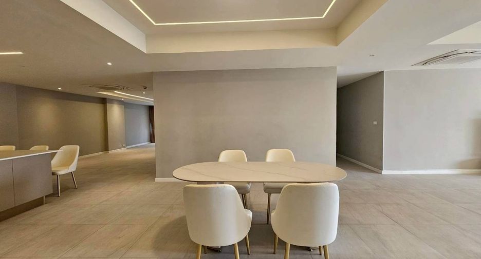 Condo en alquiler de 4 habitaciones en Khlong Toei, Bangkok