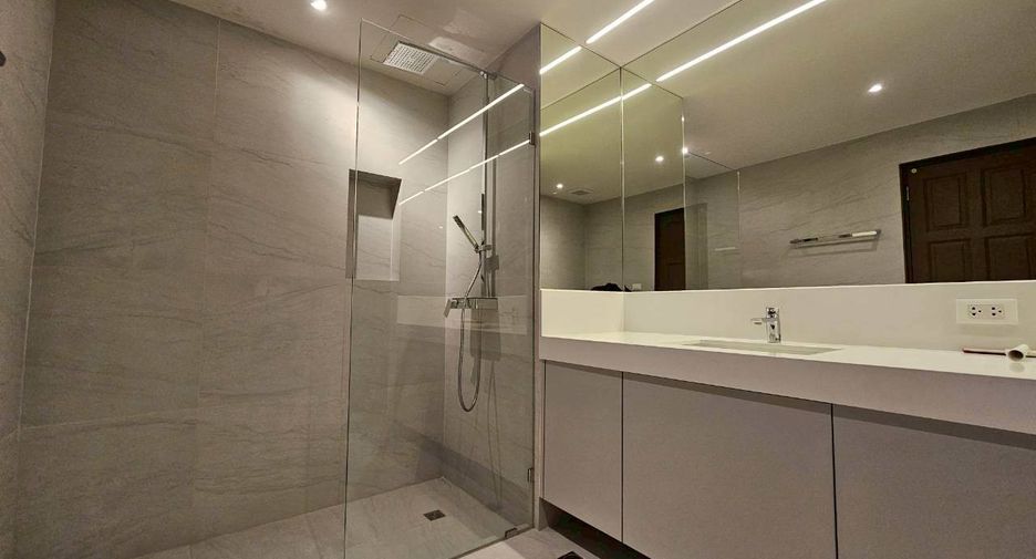 Condo en alquiler de 4 habitaciones en Khlong Toei, Bangkok