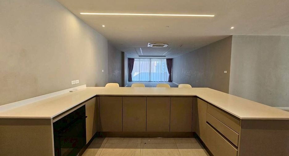 Condo en alquiler de 4 habitaciones en Khlong Toei, Bangkok