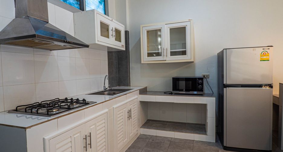 Reihenhaus zur Miete mit 3 Zimmer in Khlong Toei, Bangkok