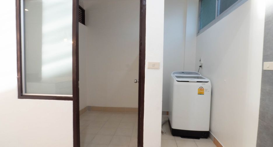 Reihenhaus zur Miete mit 3 Zimmer in Khlong Toei, Bangkok