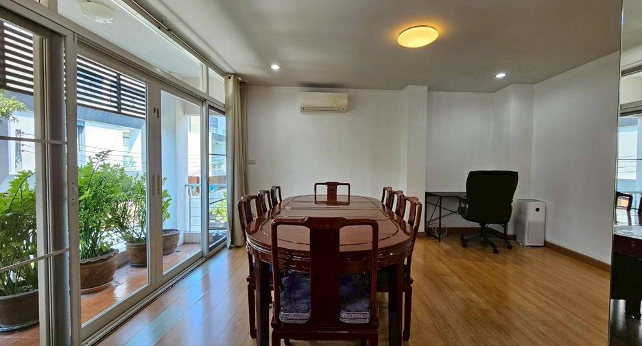 Haus zur Miete mit 2 Zimmer in Watthana, Bangkok