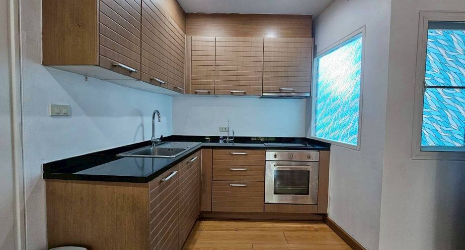 Haus zur Miete mit 2 Zimmer in Watthana, Bangkok
