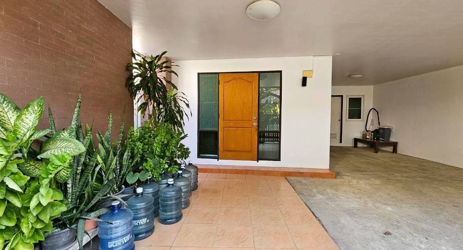 Haus zur Miete mit 2 Zimmer in Watthana, Bangkok
