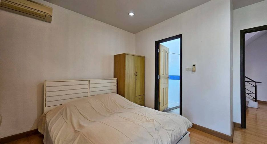 Haus zur Miete mit 2 Zimmer in Watthana, Bangkok