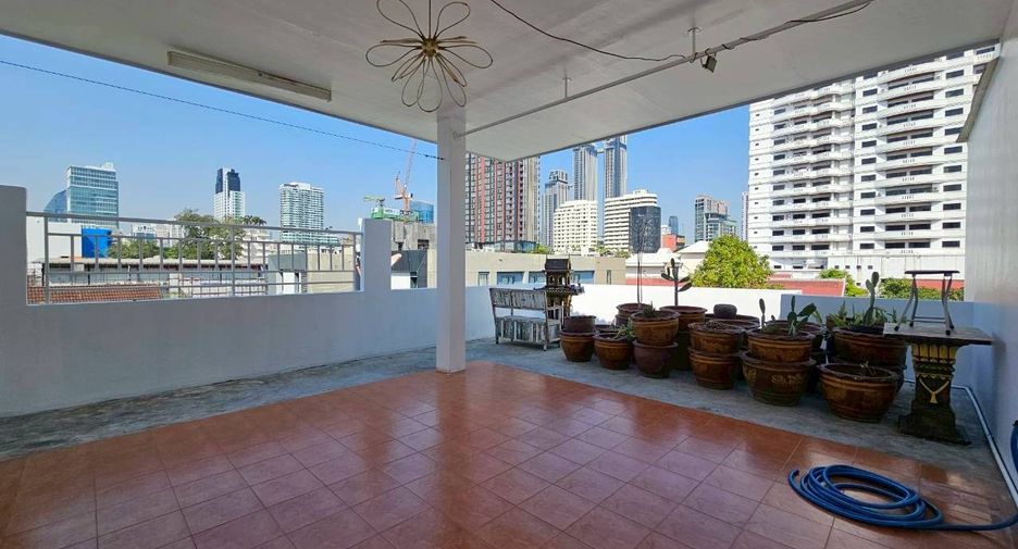 Haus zur Miete mit 2 Zimmer in Watthana, Bangkok