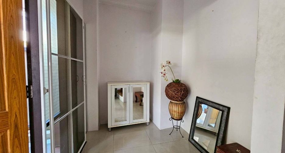 Haus zur Miete mit 2 Zimmer in Watthana, Bangkok