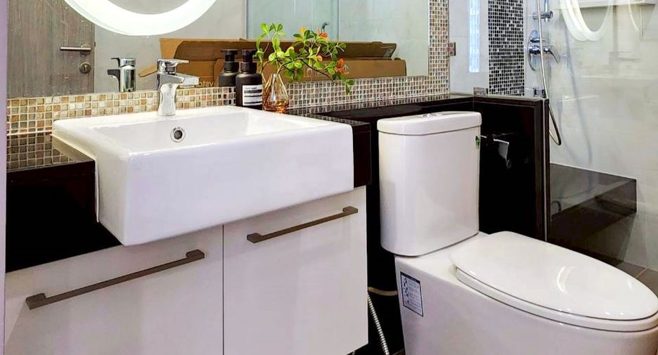 For rent 2 bedrooms condo in Watthana, Bangkok