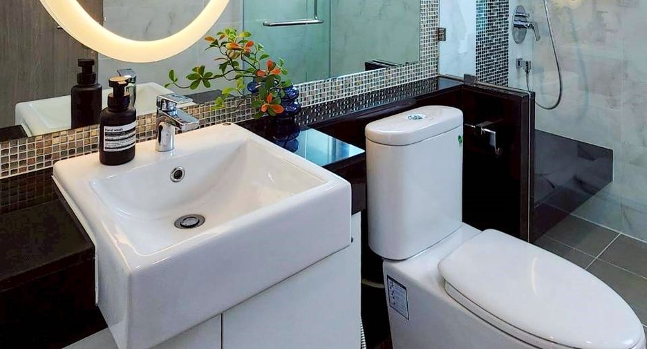 For rent 2 bedrooms condo in Watthana, Bangkok