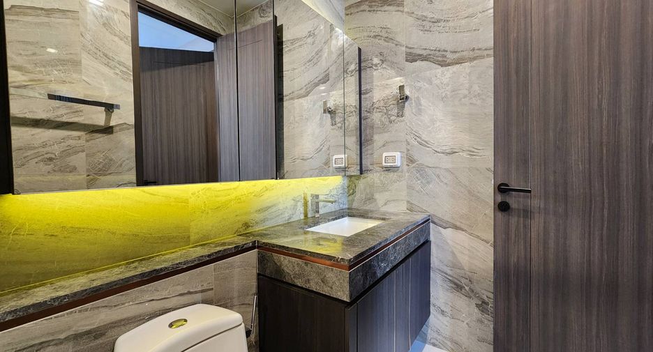For rent 1 bed condo in Khlong Toei, Bangkok