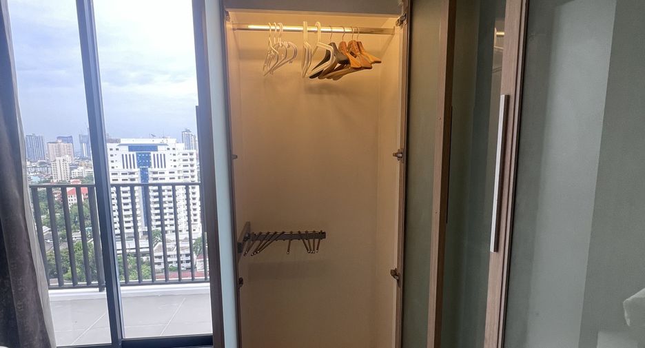 À louer et à vendre 2 chambres condo à Watthana, Bangkok