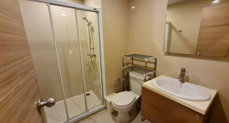 For rent 2 bedrooms condo in Khlong San, Bangkok