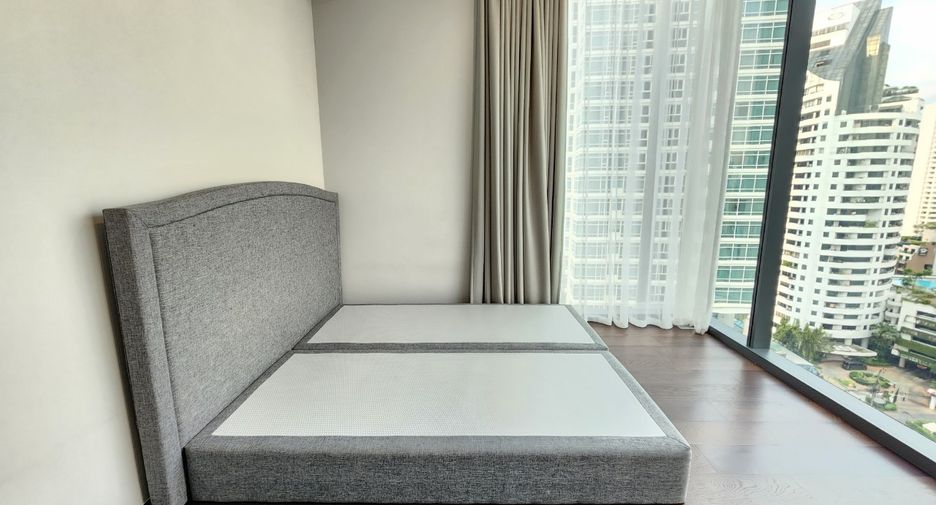 For rent 2 bedrooms condo in Khlong Toei, Bangkok