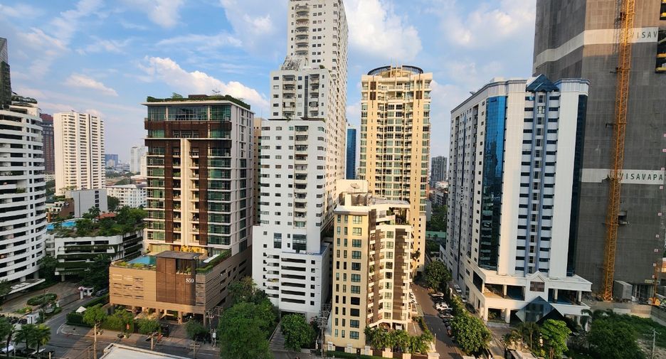 For rent 2 bedrooms condo in Khlong Toei, Bangkok
