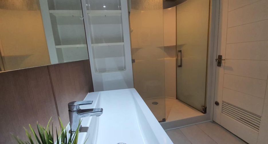 Wohnung zur Miete mit 2 Zimmer in Khlong San, Bangkok