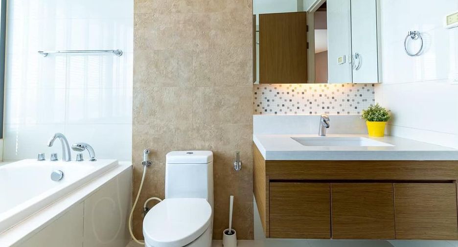 Condo en alquiler de 2 habitaciones en Khlong Toei, Bangkok
