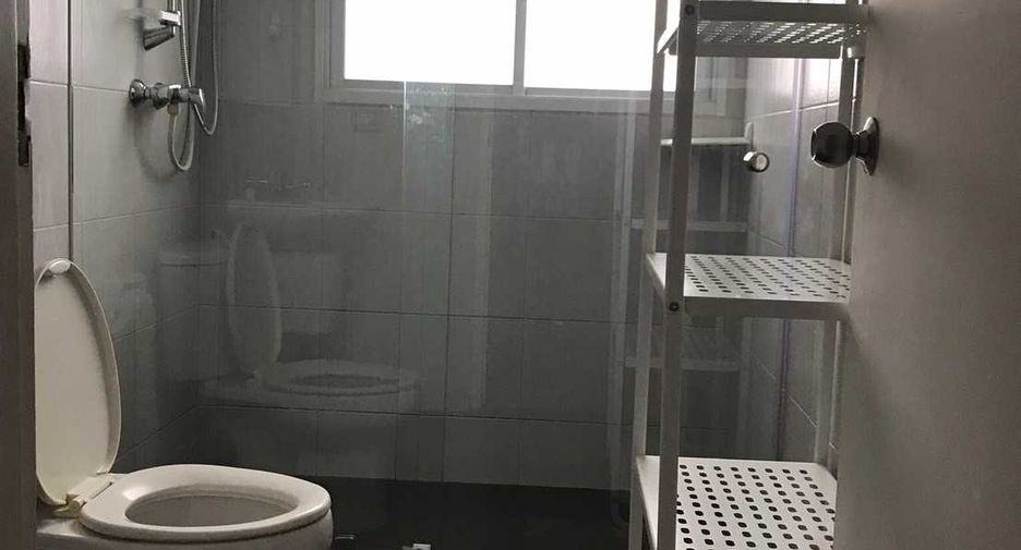 For rent 3 bedrooms condo in Khlong Toei, Bangkok