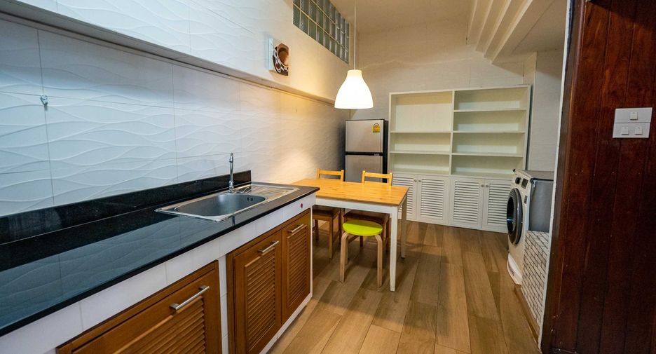 Reihenhaus zur Miete mit 5 Zimmer in Khlong Toei, Bangkok