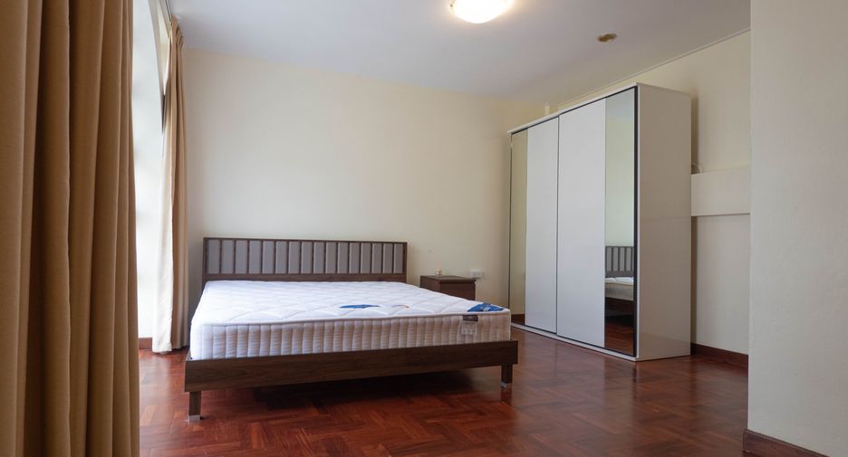 Reihenhaus zur Miete mit 5 Zimmer in Khlong Toei, Bangkok