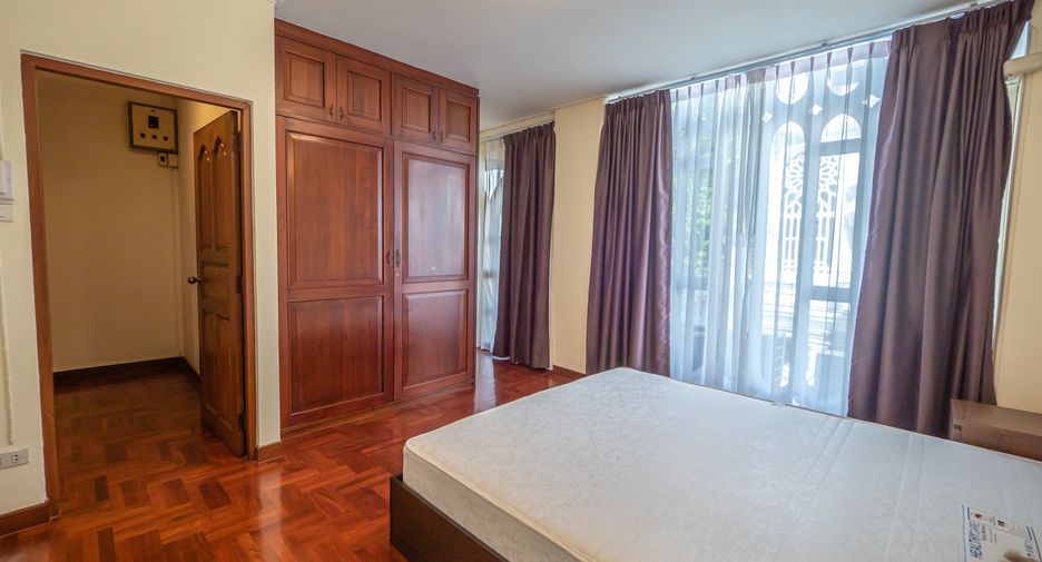 Reihenhaus zur Miete mit 5 Zimmer in Khlong Toei, Bangkok